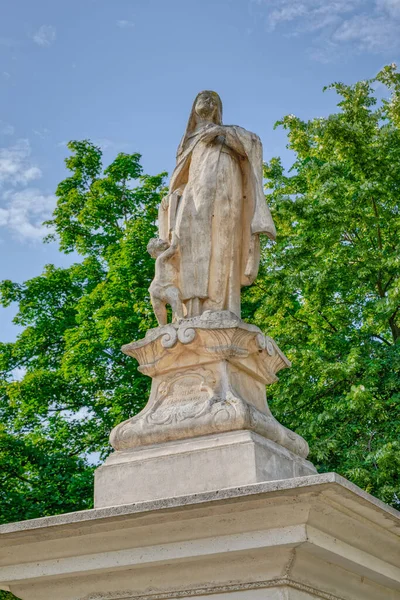 Święta Teresa z Avila statua w Bjelovar Chorwacja — Zdjęcie stockowe