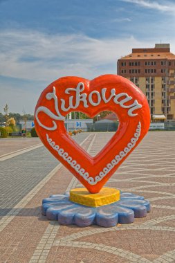 Hırvatistan Cumhuriyeti meydanında Vukovar turistik kırmızı kalbi