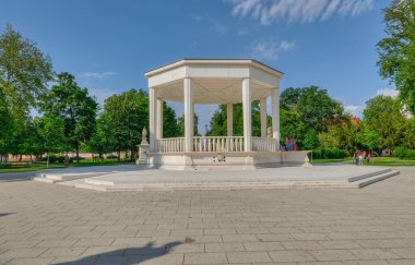 Hırvatistan şehir merkezindeki Bjelovar taş köşkü