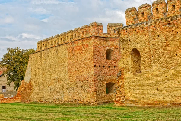 Ilok Detalle del castillo de la muralla defensiva en el noreste de Croacia — Foto de Stock