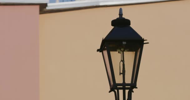 Hırvatistan 'ın Zagreb kentinde eski sokak lambaları — Stok video