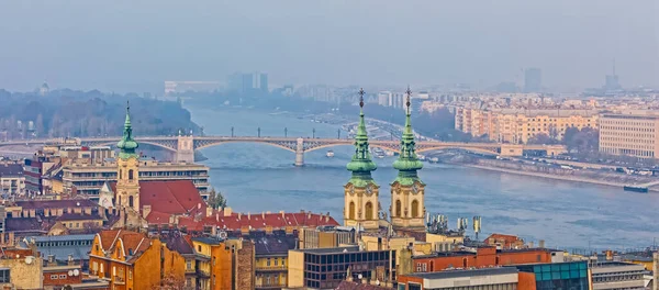 Вид с воздуха на здания в центре Будапешта — стоковое фото