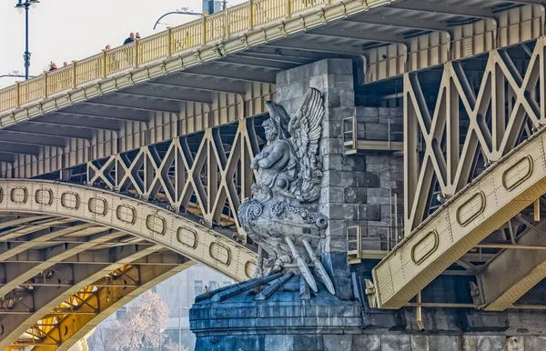 Budapest Margaret bridge statue of a winged man — Stockfoto