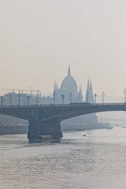 Margaret köprüsünde Budapeşte sonbahar günü