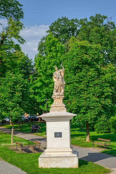 Sint Joris standbeeld in Bjelovar Kroatië — Stockfoto