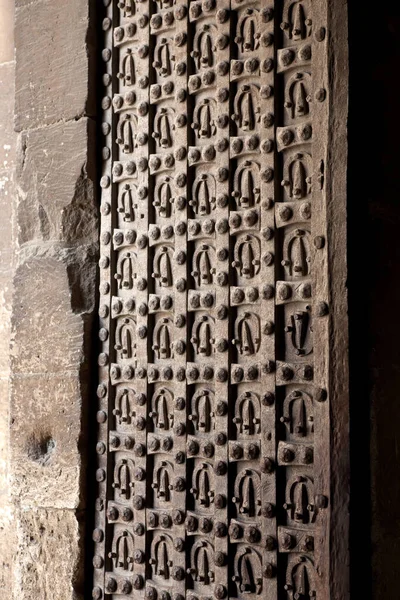 Citadel door Aleppo Syria — Stock Photo, Image