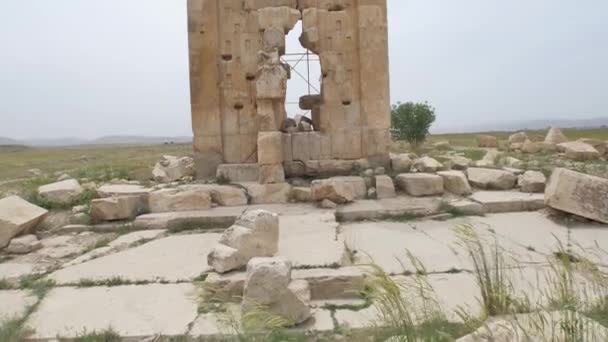 Pasargad Iran May 2015 Group Tourists Sightseeing Archaeological Site Old — Video