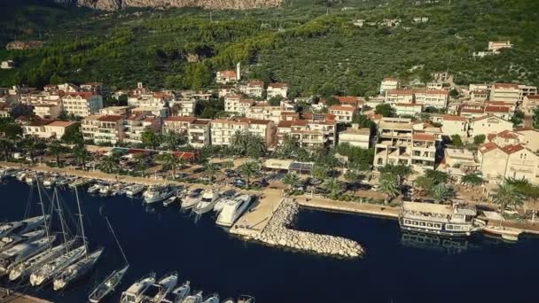 Tučepi Chorvatsko Září 2016 Letecký Pohled Městečko Port Slunečného Dne — Stock video