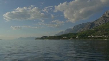 Adriyatik Denizi kıyısında, Hırvatistan Tucepi turistik şehrin güzel doğa.