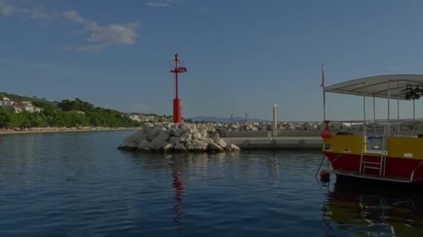 Tucepi Croacia Septiembre 2020 Salida Desde Pequeño Puerto Tucepi Día — Vídeo de stock