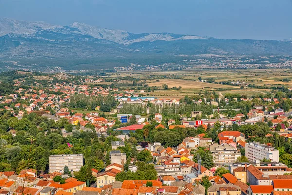 Sinj Croatia Sierpnia 2017 Panoramiczny Widok Małe Malownicze Miasto Chorwacji — Zdjęcie stockowe