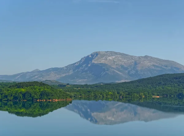 Вид Озеро Перуча Реке Цетина Хорватия Красивый Пейзаж Недалеко Синя — стоковое фото