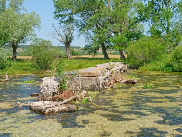 Restos Ponte Pedonal Velha Rio Cetina Bela Paisagem Perto Sinj — Fotografia de Stock