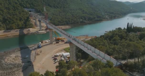 Ston Croacia Abril 2022 Construcción Del Puente Acero Sobre Bahía — Vídeos de Stock