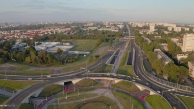 ZAGREB, CROATIA - 21 Temmuz 2020: Hırvatistan 'ın Zagreb kentinin girişindeki kavşakta rotorun havadan görünüşü