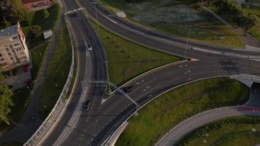 ZAGREB, CROATIA - 21 Temmuz 2020: Hırvatistan 'ın Zagreb kentinin girişindeki kavşakta rotorun havadan görünüşü
