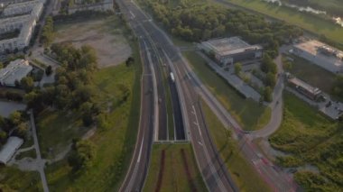 ZAGREB, CROATIA - 21 Temmuz 2020: Hırvatistan 'ın Zagreb kentinin girişindeki kavşaktaki erişim yolunun havadan görüşü