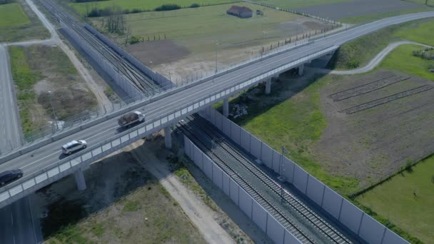 在新铁路轨道上方建造一个公路立交桥 — 图库视频影像