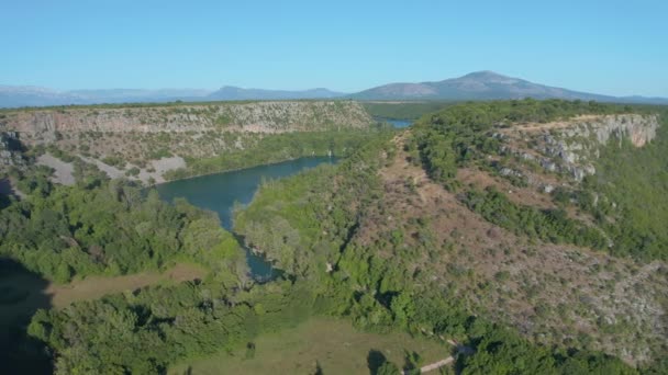 Panorama Aéreo Del Lago Brljan Situado Aguas Abajo Bilusic Buk — Vídeo de stock