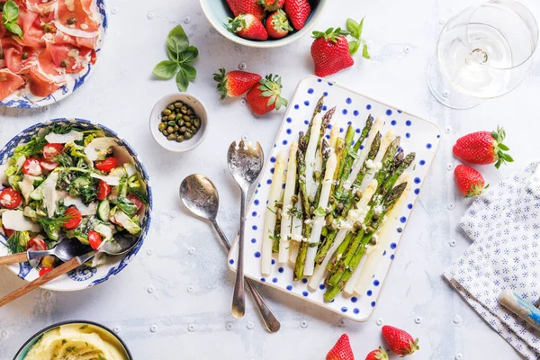 Green White Asparagus Plate Tasty Healthy Regional Vegetables — Foto de Stock