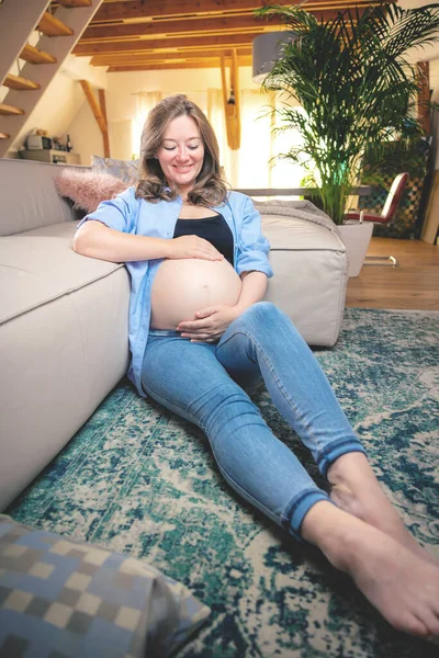 Beautiful Pregnant Woman Sitting Floor Home — 스톡 사진