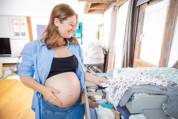 Pregnant Woman Packing Maternity Hospital — Foto de Stock