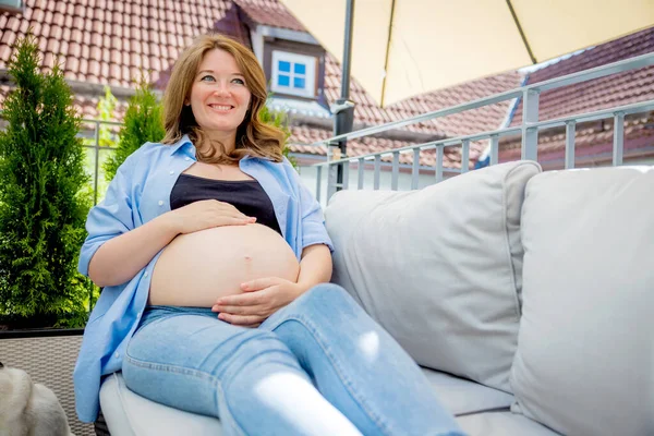 Pregnant Woman Sitting Couch Relaxing Home Balcony — Foto de Stock