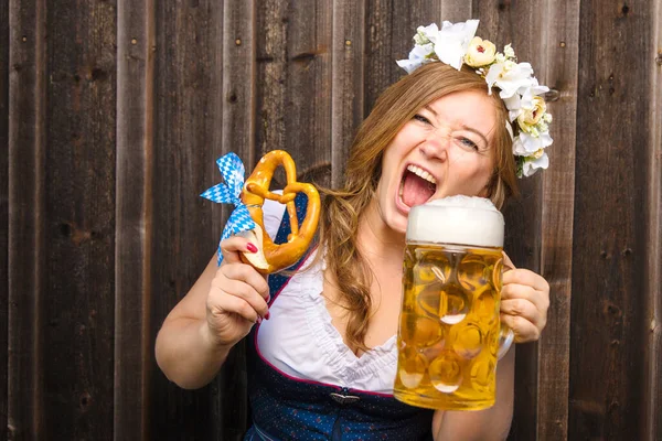 Geleneksel Bavyera Dirndl Oktoberfest Inde Güzel Bir Kadın — Stok fotoğraf