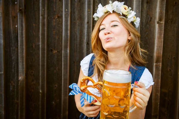 Mulher Bonita Dirndl Bávaro Tradicional Oktoberfest — Fotografia de Stock