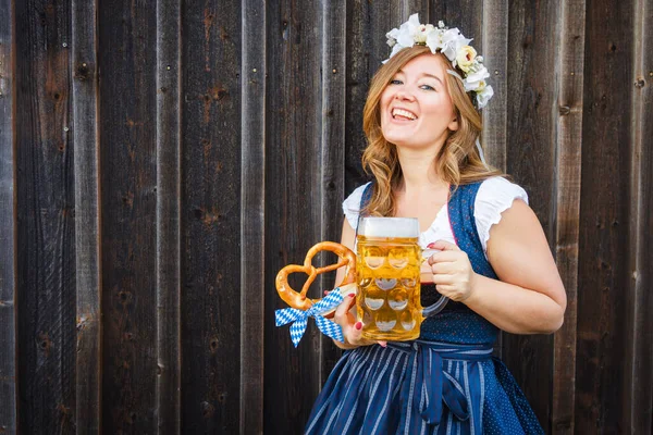Mooie Vrouw Een Traditionele Bavariaanse Dirndl Oktoberfest — Stockfoto