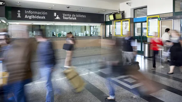 Salão de vendas e informação da estação ferroviária — Fotografia de Stock