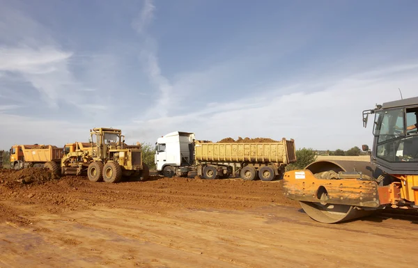 Tractors and dump trucks — Stock Photo, Image