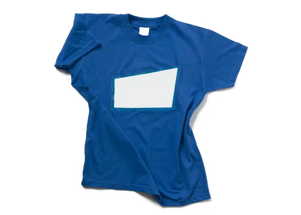 T-shirt na białym tle niebieski — Zdjęcie stockowe