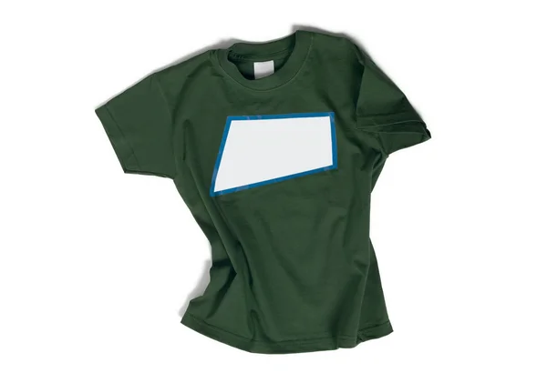 Zelené tričko, samostatný — Stock fotografie
