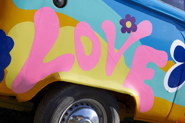 Graffiti amor em um veículo — Fotografia de Stock