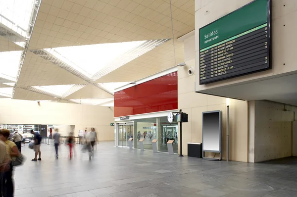 Departures signpost at railway station. — Stock Photo, Image