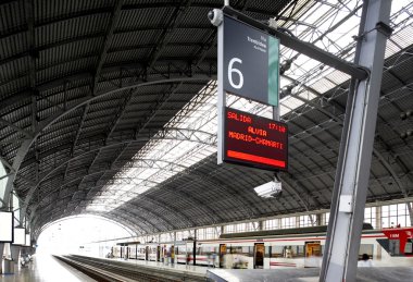 tren istasyonu ile panel bilgileri