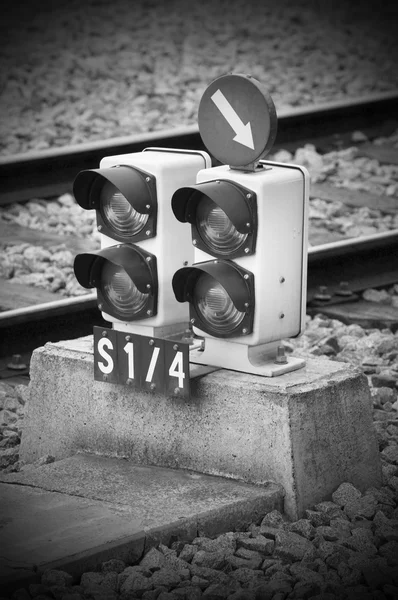 Trafikljus på en järnvägsstation — Stockfoto