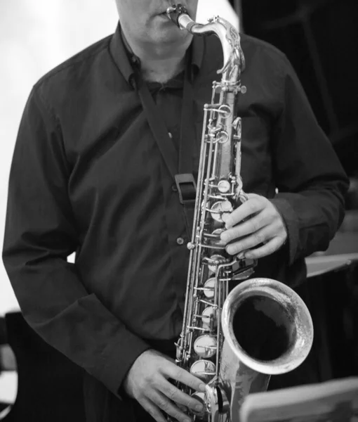 Saksofonista gracza — Zdjęcie stockowe