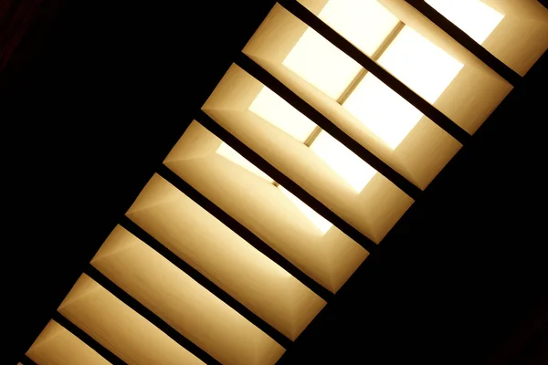 Skylight com persianas diagonais — Fotografia de Stock