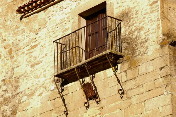 Stary balkon w Hiszpanii miasta trujillo — Zdjęcie stockowe