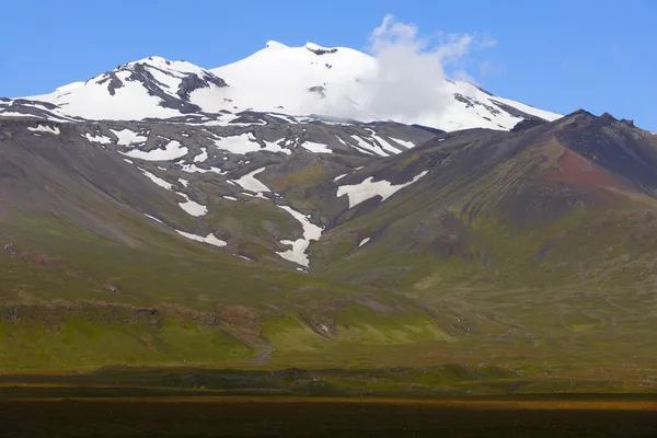 IJsland. snaefellnes schiereiland. bergen en sneeuw. — Stockfoto