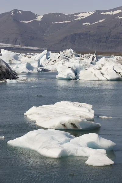 Island. jihovýchodní oblast. jokulsarlon. ledovce a jezero. — Stock fotografie