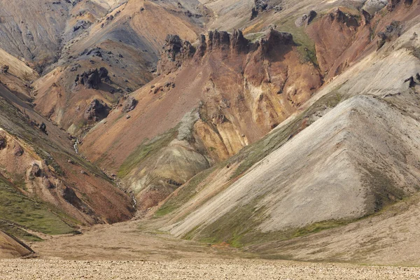 Wulkaniczny krajobraz z formacji rhyolite. — Zdjęcie stockowe