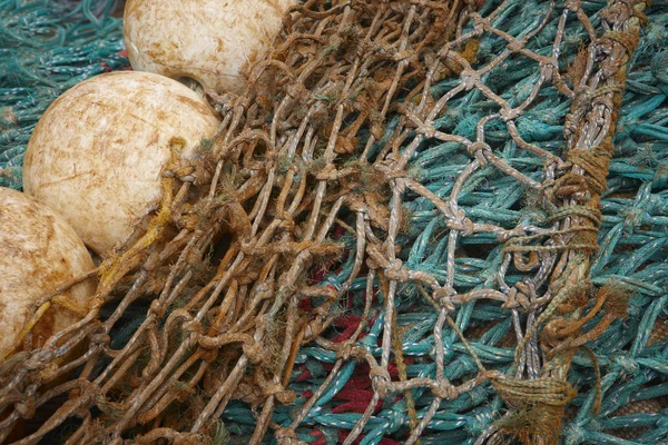 Рыболовные сети с буями вблизи . — стоковое фото