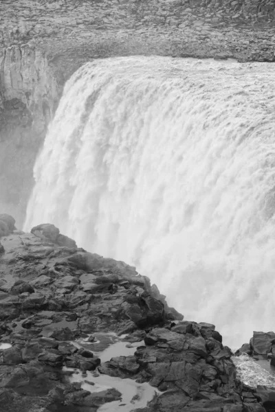 Champ de lave et cascade Dettifoss en Islande — Photo