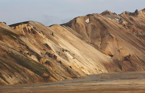 Vulkanische landschap met ryoliet formaties. — Stockfoto