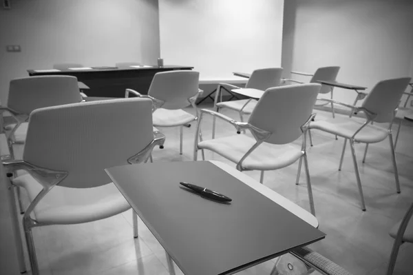 Učebna školní židle a stůl — Stock fotografie