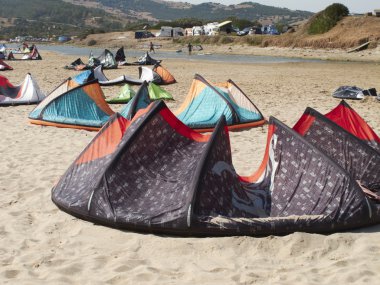 tarifa plaj uçurtma büyük bir grup