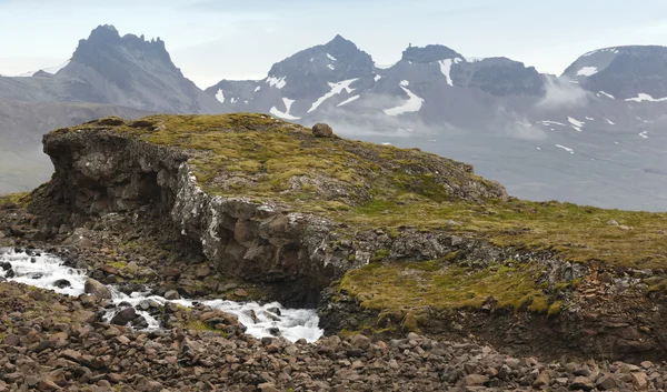 Island. východní fjordy. krajina s řeky a hory. — Stock fotografie
